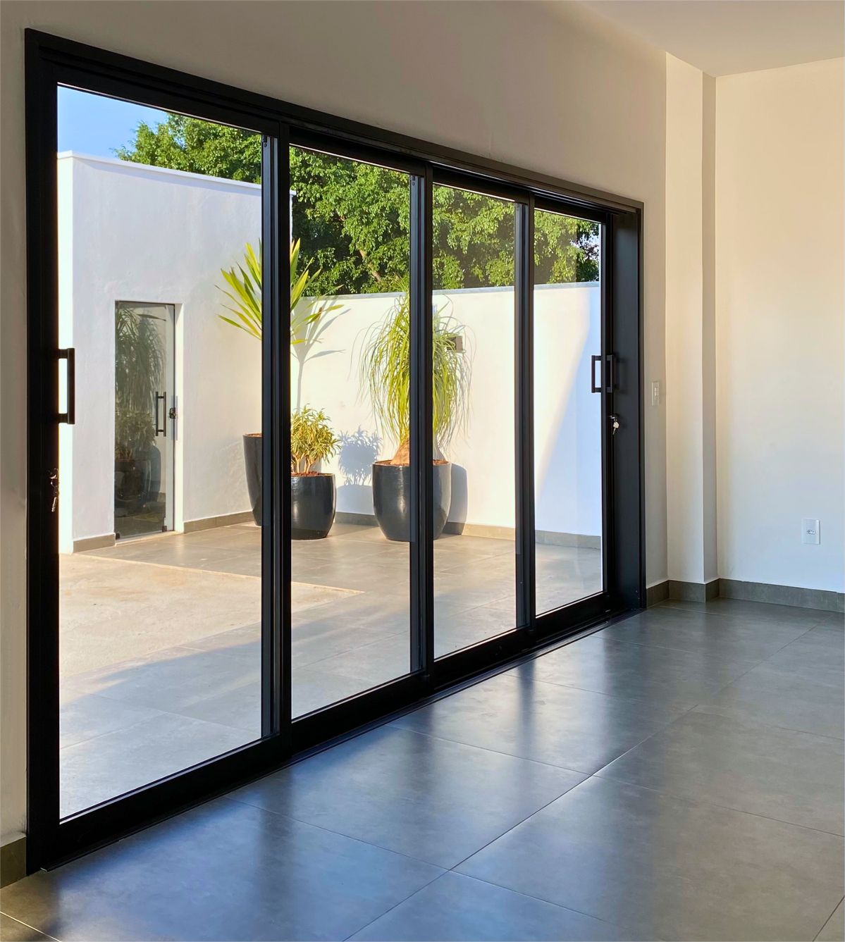 Sliding Door Aluminium: Solusi Modern atau Sekedar Tren? Ini Plus Minusnya!